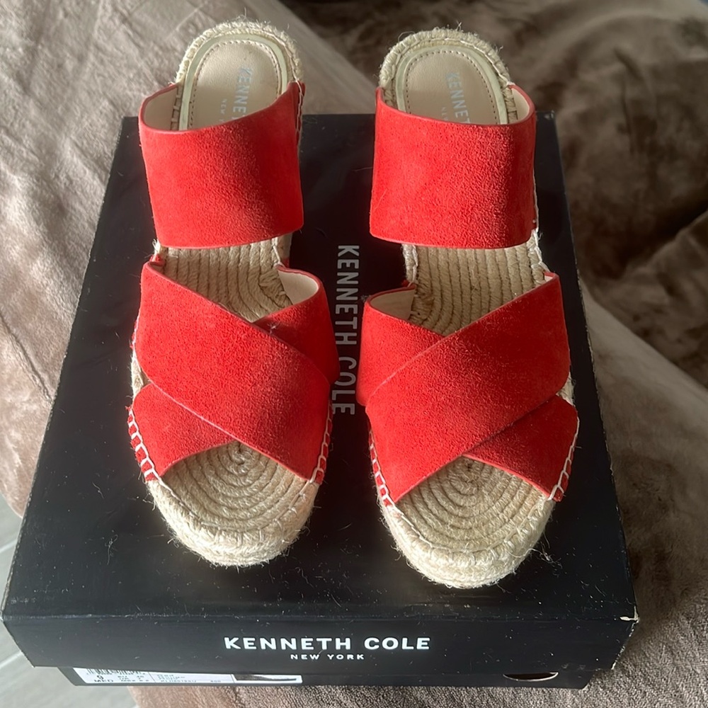 Beautiful Kenneth Cole burnt orange shoes in great condition!